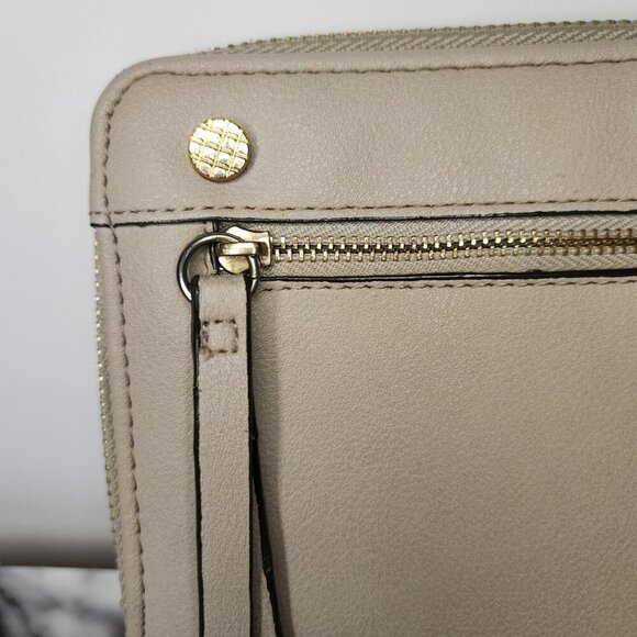 OLIVIA + JOY NEW YORK WOMENS CREAM COLOR WALLET - Picture 11 of 15